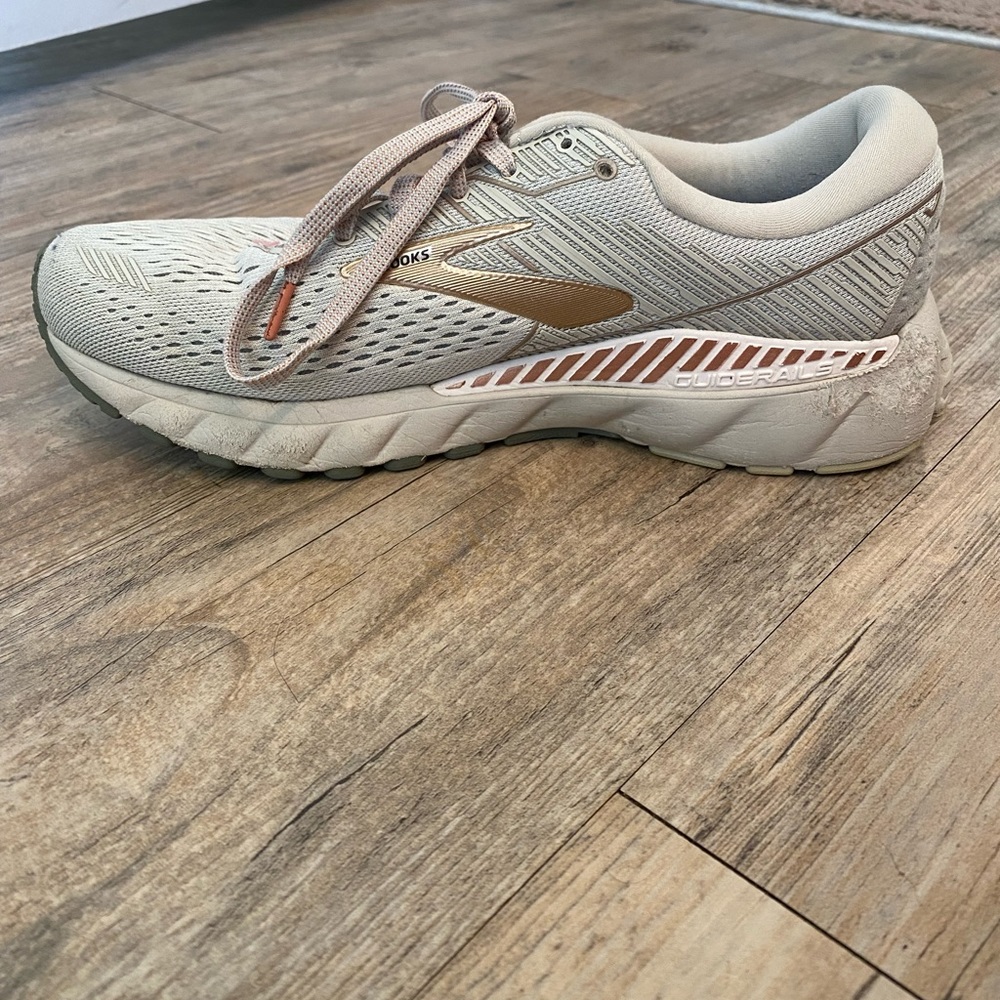 Brooks adrenaline running shoes - Picture 8 of 10